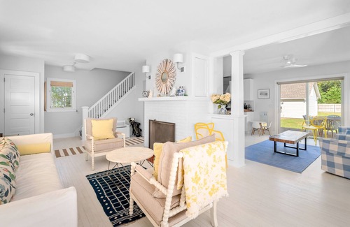 Cutchogue House | Light-filled home with fireplace & enclosed yard - near wineries