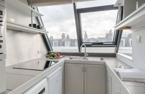 Camden Town with Primrose Hill Apartment | Light-filled Primrose Hill Rooftop Retreat