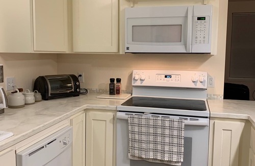 Historic Downtown District Apartment | Light-filled, upper story flat, walking distance to Oregon Shakespeare Festival