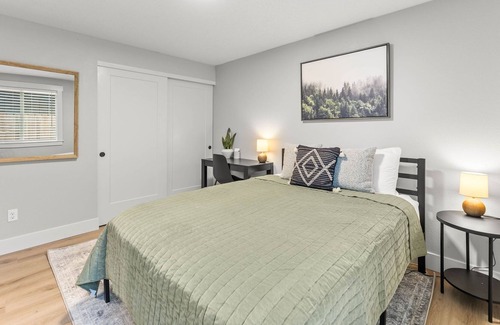 Vancouver House | Light & Perfect NW Stay with Modern Amenities