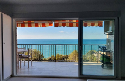Costa Daurada Apartment | Lighthouse, beachfront apartment