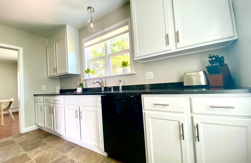 Marquette House | Lighthouse & Lake Views!
