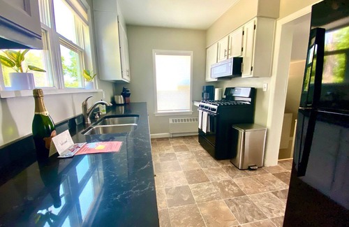 Marquette House | Lighthouse & Lake Views!
