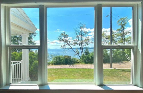 Marquette House | Lighthouse & Lake Views!