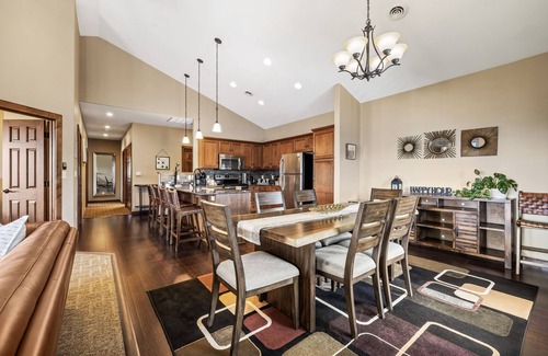 Sheboygan Condo | Lighthouse Lookout - 3BR/Steps to Lake Michigan & Views