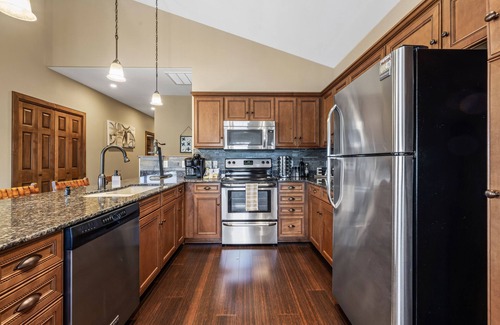 Sheboygan Condo | Lighthouse Lookout - 3BR/Steps to Lake Michigan & Views