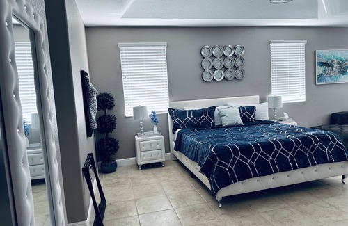 Tamiami Bed & Breakfast | Lighthouse retreat pool and jacuzzi