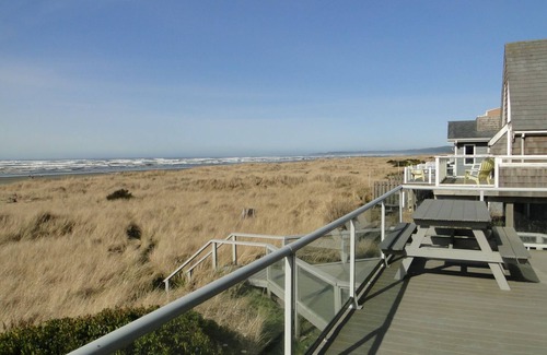 Moclips House | Lighthouse - Right on the beach (New Hot Tub)