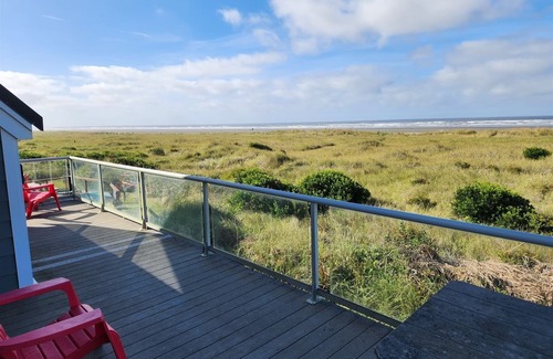 Moclips House | Lighthouse - Right on the beach (New Hot Tub)