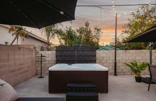 Southwest Anaheim House | Lightsaber Lounge-Hot Tub-Billiards-10mnstoDisney