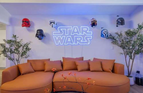 Southwest Anaheim House | Lightsaber Lounge-Hot Tub-Billiards-10mnstoDisney