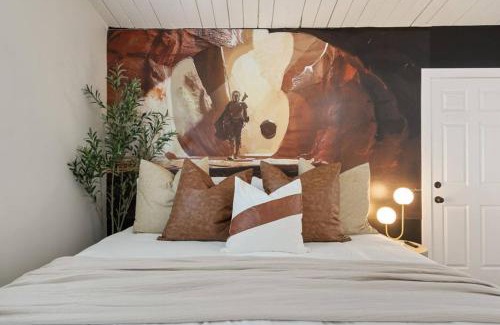 Southwest Anaheim House | Lightsaber Lounge-Hot Tub-Billiards-10mnstoDisney