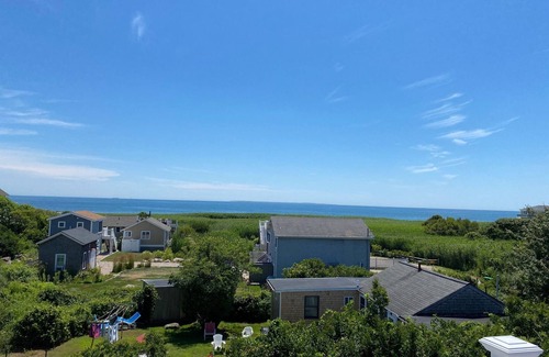 Green Hill House | Like New Amazing Views of The Water Walk to Greenhill Beach A/C