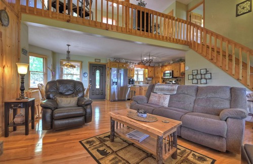 Blairsville Cabin | Lil Bit O Heaven | Mtn Views | Hot Tub | Fire Pit