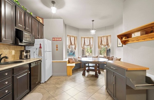 Colorado Springs House | Lil’ Breezy, 10 guests, Pickleball, Movie Theater