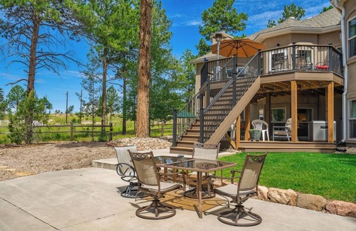 Colorado Springs House | Lil’ Breezy, 10 guests, Pickleball, Movie Theater