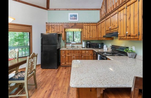 Jasper Cabin | Lil’ Caddy Shack- Great Escape for Fisherman, Hikers, & Golfers in Bent Tree!