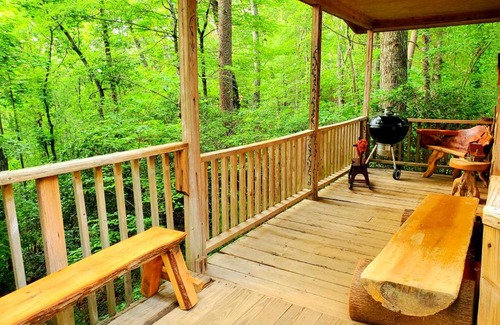 Helen House | Lil' Log at Hearthstone Cabins and Camping - Pet Friendly