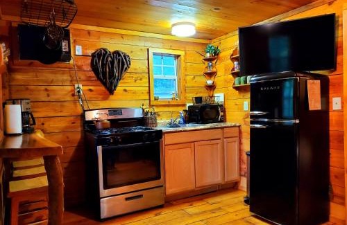 Helen House | Lil' Log at Hearthstone Cabins and Camping - Pet Friendly