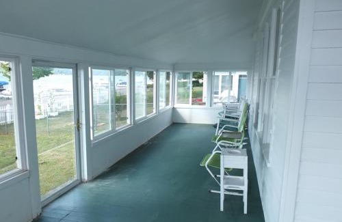 Beulah House | Lil's On The Lake - On Crystal Lake & Dog-friendly