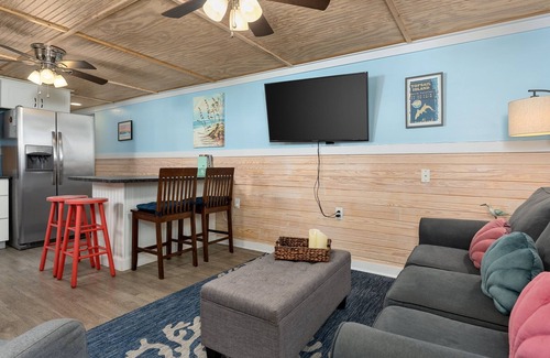 Topsail Beach House | Lil'TipSea (Downstairs)- Your Beach Getaway on Topsail Island, NC