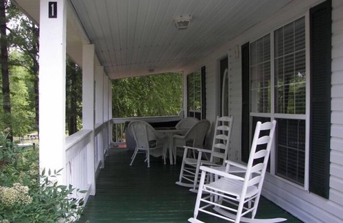 Hiawassee Cottage | Lil White House with Water Trampoline