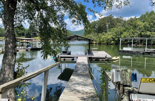 Hiawassee Cottage | Lil White House with Water Trampoline