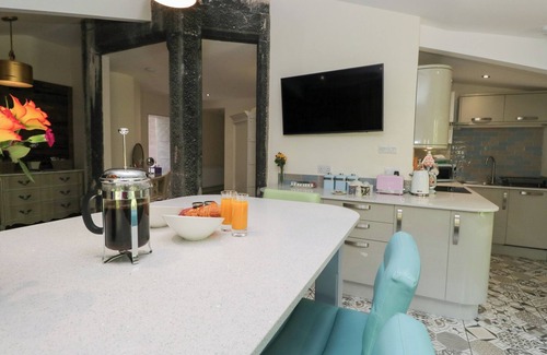 Grange-over-Sands Cottage | LILAC COTTAGE AT GRANGE BOUTIQUE, pet friendly in Grange-Over-Sands