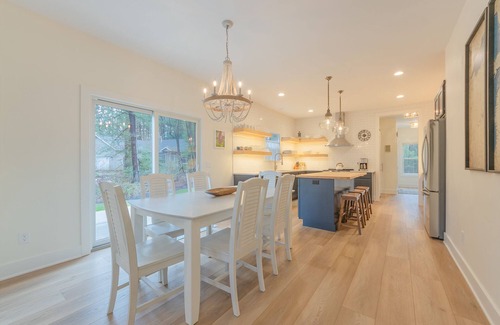 South Haven House | Lilac Cottage-Private getaway close to beach
