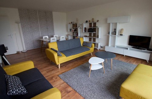 Saint-Maurice Pellevoisin Apartment | Lille: apartment, 80m², 2 bedrooms, bright, quiet, parking and garage