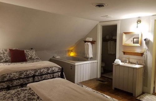 Cedarburg Hotel | Lilly Pad