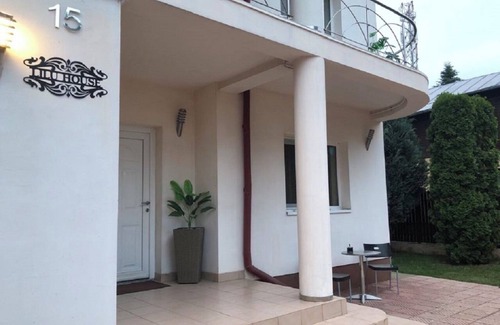 Campina Villa | LILU HOUSE ,4-bedroom villa in peaceful Câmpina with WiFi