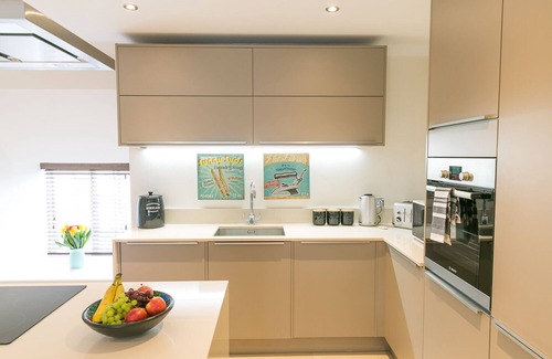 Stamford Apartment | Lily Pad - 2-bed apartment with river views