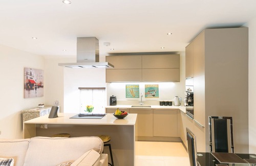 Stamford Apartment | Lily Pad - 2-bed apartment with river views