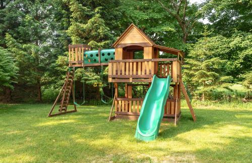 South Haven House | Lily Pond Haven - Private Hot tub - Large recently remodeled home!