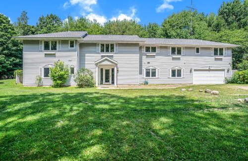 South Haven House | Lily Pond Haven - Private Hot tub - Large recently remodeled home!