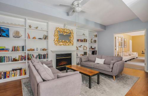 South Haven House | Lily Pond Haven - Private Hot tub - Large recently remodeled home!