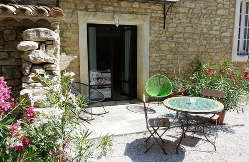 L'Isle-sur-la-Sorgue Apartment | Lily's Studio Mas Great Galops