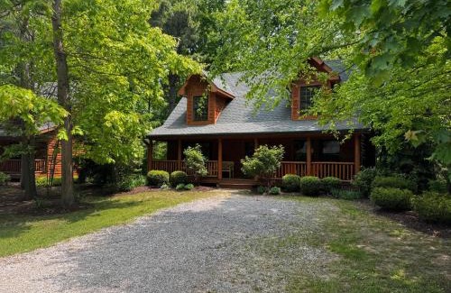 Saugatuck Villa | Lilypad Dock on Goshorn Lake Pooltown