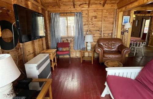 Standish Villa | LIMBERLOST LIMIT 6 cottage