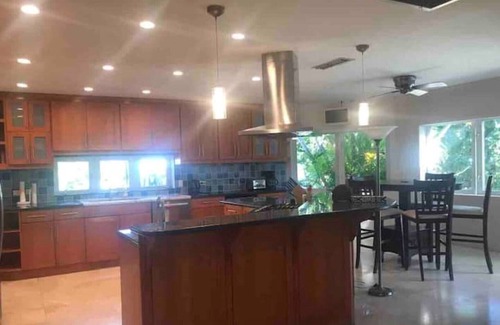 Seven Mile Beach Villa | Lime Tree Villa. Entire Home and Private Pool.
