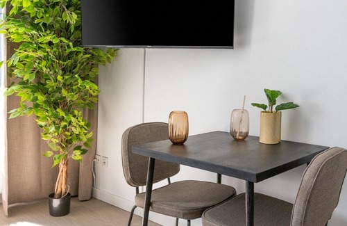 Tempelhof Apartment | limehome Berlin Luise-Henriette-Str |Comfort Suite