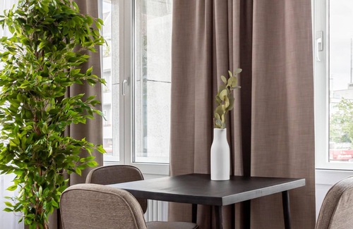 Tempelhof Apartment | limehome Berlin Luise-H. | Suite with Sofa Bed