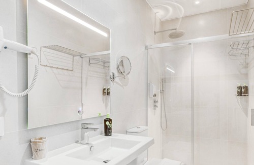 Perchel Sur Apartment | limehome Málaga Carmen | One-Bedroom Apt + Terrace