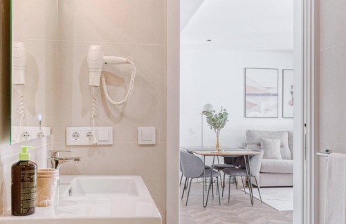 Perchel Sur Apartment | limehome Málaga Carmen | One-Bedroom Apartment XL