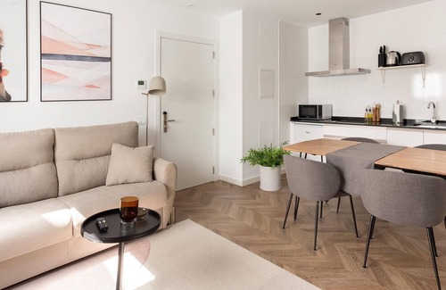 Perchel Sur Apartment | limehome Málaga Carmen | One-Bedroom Apartment L