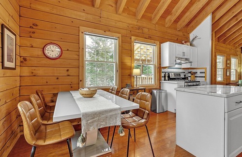 Warren Cabin | Lincoln Cabin 3 Bedroom Cabin