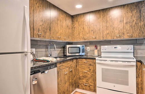 Lincoln Condo | Lincoln Escape w/Deck: 1 Mi to Loon Mountain!