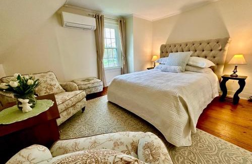West Woodstock Hotel | Lincoln Inn & Gallery