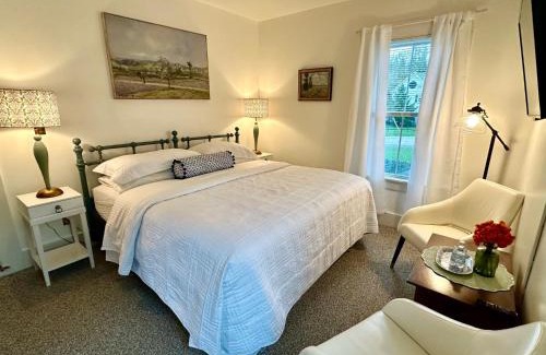 West Woodstock Hotel | Lincoln Inn & Gallery